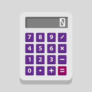 Puede incluir: Una calculadora blanca con una pantalla gris y botones numéricos morados. La calculadora tiene un diseño estándar con números, símbolos aritméticos y un botón de borrar. El botón de igual es de un tono morado más oscuro.