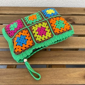 Pochette verde fatta a mano, borsa all'uncinetto, piccola borsa da viaggio, borsa per il trucco, ottima idea regalo per lei