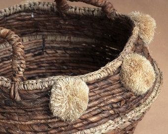 Boho basket with pompons