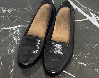 Clarks Black Patent Leather Loafer Women Size 7.5 Textured Flat Shoe