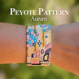 Peut inclure: Un bracelet manchette perlé aux couleurs vives, or, rose, bleu et gris. Le bracelet est porté sur un poignet. Le texte "Peyote Pattern Aurum" est affiché au-dessus du bracelet.