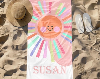 Asciugamano da spiaggia personalizzato con sole arcobaleno e faccina sorridente, regalo per le vacanze estive con nome personalizzato, telo da spiaggia esclusivo per bambini, telo da spiaggia per le vacanze
