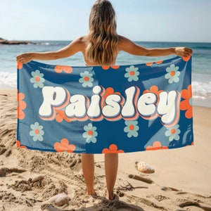 Daisy Name strandlaken, retro oversized gepersonaliseerd monogram zwembadhanddoek, signature strandlaken voor kinderen, vakantiecadeau, picknickhanddoek