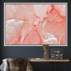 Arte mural abstracto en rosa coral: elegante lienzo de algodón con detalles dorados para una decoración de interiores moderna.