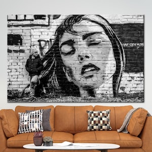 Lienzo de arte urbano, mural de grafiti en blanco y negro con retrato de niño y mujer, arte callejero femenino, retrato de niña, grafiti.