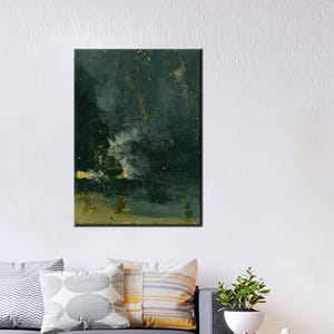Pode incluir: Uma pintura de um céu noturno verde escuro com uma nuvem branca e algumas estrelas. A parte inferior da pintura é azul escuro com algumas árvores em primeiro plano.
