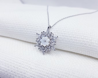925 Sterling Silver Nacre Stone Snowflake Necklace