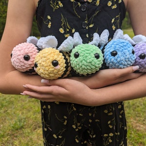 Crochet mini bumble bee family bundle | handmade amigurumi 2 set | multi pastel colors | Mommy and baby | great for gifts