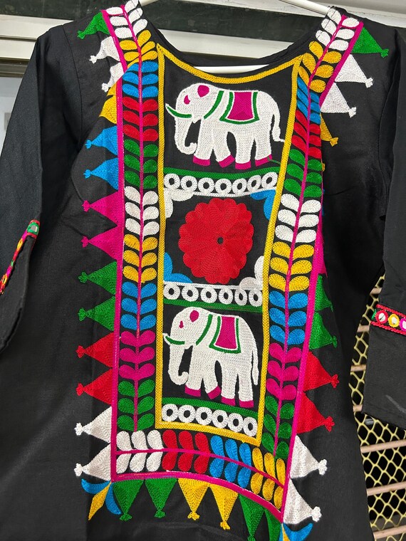 handmade karahi dress design Sindhi Embroidery Design Hath Ki Kadai Wale Suit Sindhi Handmade Karahi  Designs Stylish And Simple