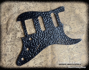 Custom Punziertes ""BlackSmith"" Pickguard aus gehämmertem Metall für Fender Stratocaster Listing HSH HSH HSH."