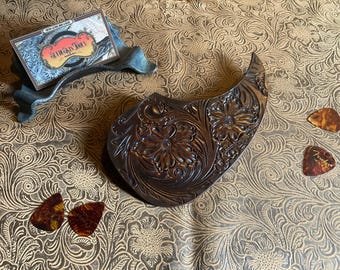 Custom Punziertes Leder Pickguard passend für Akustische Gitarre Teardrop Form Floral