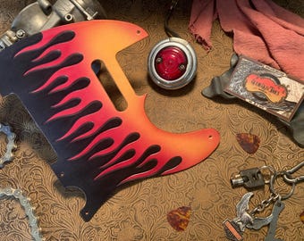 Custom Punziertes ""Classic Hot Rod Flames"" Pickguard aus Leder für Fender Telecaster Tele