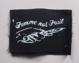 フェム・ノット・フレイル・スイッチブレード・フェミニスト・パッチ