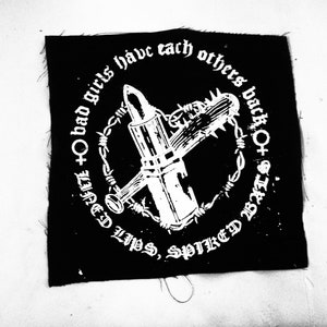 Usta obrysowane, kolczaste nietoperze - naszywka z tyłu G.L.O.S.S.