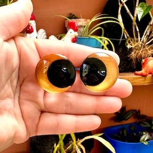 Hand-Painted Gold Glitter Safety Eyes: Amigurumi Crochet Plushie Eyes