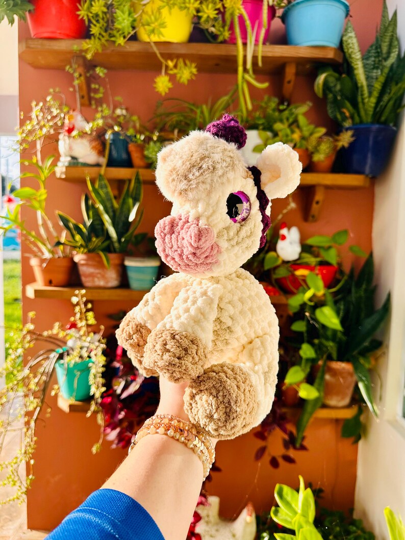 Peluche de vaca de ganchillo: Juguete de vaca hecho a mano imagen 2