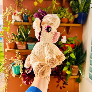 Peluche de vaca de ganchillo: Juguete de vaca hecho a mano imagen 3