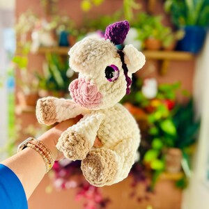 Peluche de vaca de ganchillo: Juguete de vaca hecho a mano imagen 1