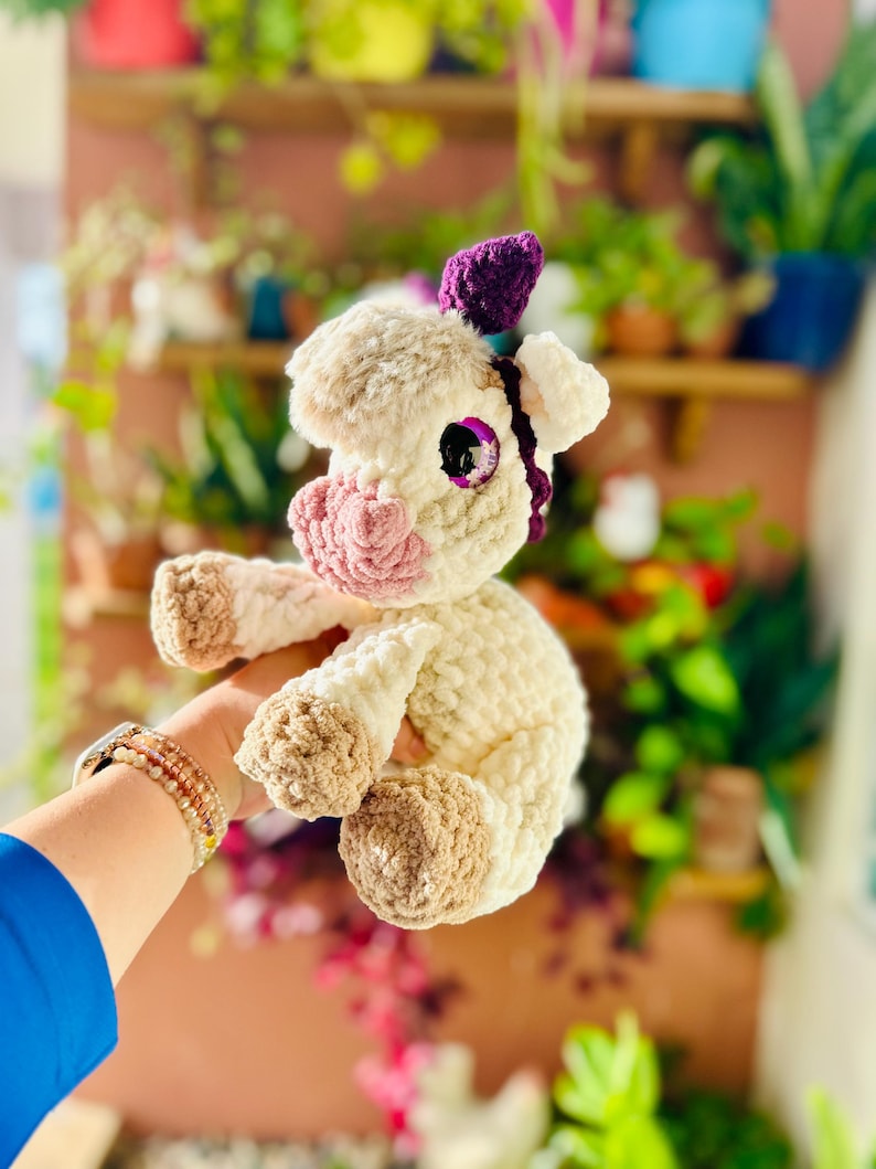 Peluche de vaca de ganchillo: Juguete de vaca hecho a mano imagen 1