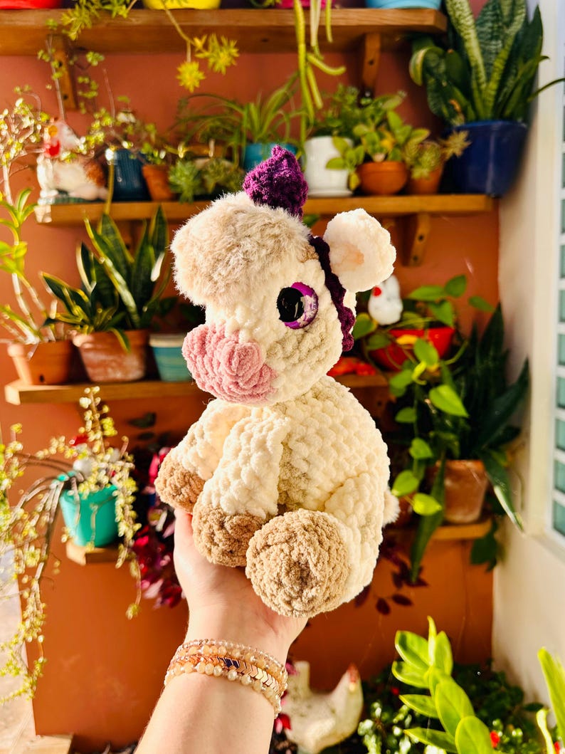 Peluche de vaca de ganchillo: Juguete de vaca hecho a mano imagen 4