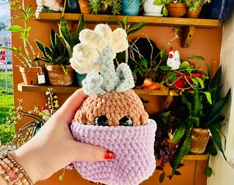 Crocheted Potted Daisy Flower Plushie | Amigurumi Plant Decor