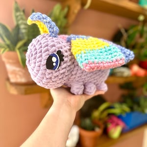 Polilla de peluche tejida a crochet: Peluche kawaii amigurumi grueso