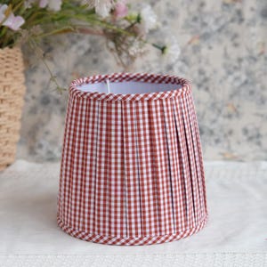 Paralume arricciato color arancione ruggine, Paralume in cotone a quadretti, Paralumi cuciti a mano, Decorazioni country, Paralumi fatti a mano,