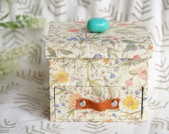 Floral jewelry box for girls, Artisan botanical jewelry box, First jewelry box, Perfect gift for girls and women, Gifts for her