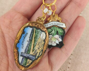 Härjedalen Flatruvägen gold color upcycled swedish spoon keychain with pearl color beads