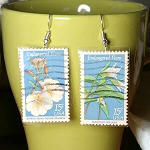 Pendientes con sello postal de EE. UU. enviados previamente con flores en peligro de extinción de 1979, flora persistente, trillium, dunas de Antioquía, onagra, vintage, retro