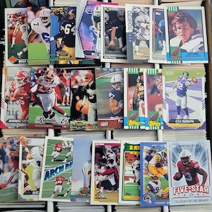 100 Assorted NFL FOOTBALL Sports Trading Cards! National Football League
