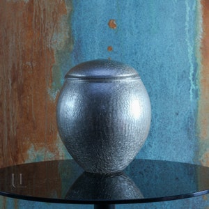 Unique cremation urn of Bohemian crystal - Hand blown crystal technique - Personalized Memory Plaque