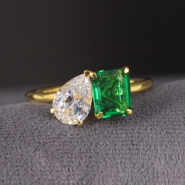 Double Stone Engagement Emerald ring 2 Stone Toi et moi ring Wedding Ring Emerald cut ring Pear ring 2 stone mothers ring Green stone ring
