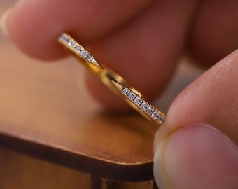 Anello dell'eternità con taglio rotondo in pavé di pietre coltivate in laboratorio, anello nuziale abbinato, anello minimalista con promessa, anello dell'eternità con polsino in pavé per anniversario