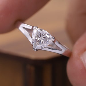 Trillion Cut Moissanite Diamond Engagement Ring, 1.0CT Split Shank Silver Wedding Ring, Diamond Bride Ring, Anniversary Gift, Ring For Women