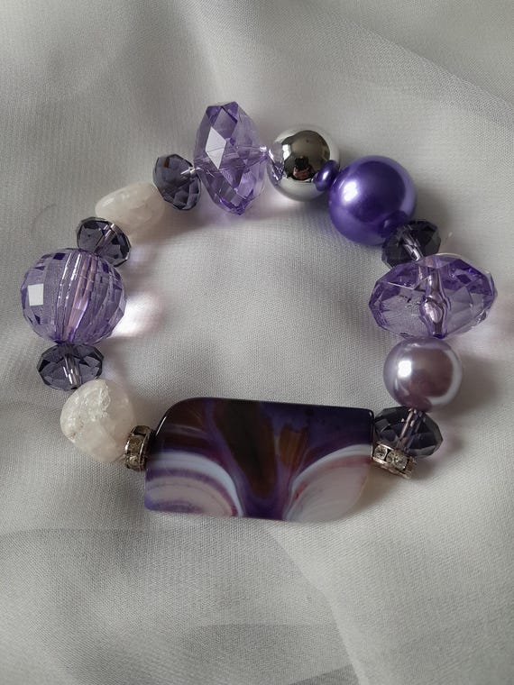 Purple Toned Beaded Bracelet with Flat Centre Stone – Stretchy Comfortable Wear ( Gift Wrapped)