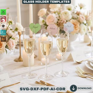 Puede incluir: Tres copas de champán llenas de un líquido dorado, cada una adornada con una etiqueta con nombre decorativa. Las etiquetas tienen forma de corazón, hexágono y flor. La imagen incluye el texto "GLASS HOLDER TEMPLATES" y "SVG-DXF-PDF-AI-CDR".