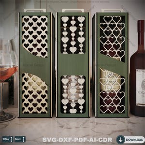 Pode incluir: Três caixas de madeira verde para garrafas de vinho com um padrão de coração cortado. As caixas têm uma espessura de 1/8 de polegada e 3 mm. O texto "SVG-DXF-PDF-AI-CDR" está impresso na parte inferior da imagem.