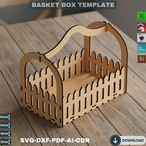 Può includere: Un modello di scatola a cestino in legno con un design a staccionata e un manico. Il testo "BASKET BOX TEMPLATE" è in alto. La parte inferiore dell'immagine include il testo "SVG-DXF-PDF-AI-CDR" e un'icona di download.