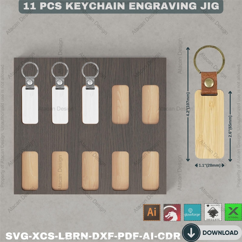 Pu&ograve; includere: Un set di 11 dime per incisione portachiavi. Il set include tre portachiavi bianchi, otto pezzi rettangolari in legno e un portachiavi in bamb&ugrave; con cinturino in pelle. Il portachiavi in bamb&ugrave; misura 107 mm di lunghezza e 65 mm di larghezza.
