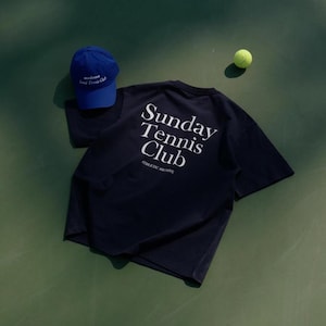 Sonntag Tennis Club, Tennis T-Shirt, Geschenk für Tennisspieler, Coole Streetwear, Retro Tennis Tshirt, Tennis Shirts, Einzigartiges Tennis Geschenk