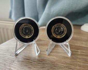 2025 and 2023 Bee one pound coin pair