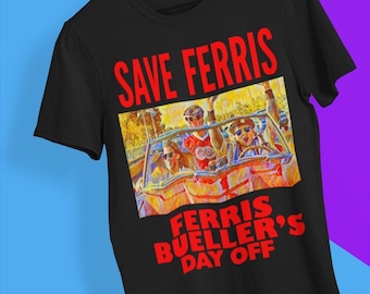 Puede incluir: Camiseta negra con un gráfico rojo de los personajes de la película "El día libre de Ferris Bueller" en un coche. El texto "Save Ferris" está en la parte superior del gráfico y "Ferris Bueller's Day Off" está en la parte inferior.