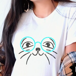 Camiseta fofa com cara de gato com óculos, camiseta engraçada com cara de gato, camiseta de gato com bigodes, camiseta para quem ama gatos, presente para donos de gatos, mãe, pai