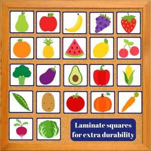 K&ouml;nnte beinhalten: Eine Korktafel mit 25 bunten Quadraten, die verschiedene Fr&uuml;chte und Gem&uuml;se zeigen. Jedes Quadrat hat einen wei&szlig;en Rand und einen blauen Hintergrund. Der Text "Laminate squares for extra durability" befindet sich am unteren Rand der Tafel.
