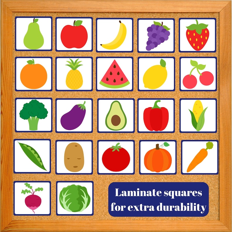 K&ouml;nnte beinhalten: Eine Korktafel mit 25 bunten Quadraten, die verschiedene Fr&uuml;chte und Gem&uuml;se zeigen. Jedes Quadrat hat einen wei&szlig;en Rand und einen blauen Hintergrund. Der Text "Laminate squares for extra durability" befindet sich am unteren Rand der Tafel.