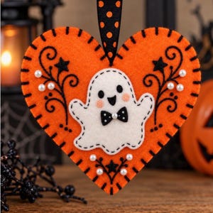 Molde de enfeite de coração de fantasma de Halloween em feltro | Decoração de outono laranja e preta | Download digital instantâneo em PDF