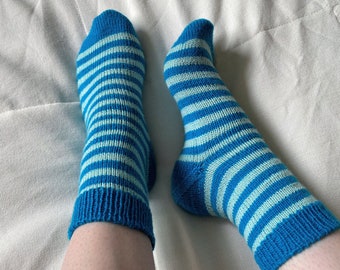 Easy Striped Socks Pattern // Sock Knitting Pattern // Easy Knitting Patterns // Beginner Knitting Pattern // Toe-up Sock Pattern