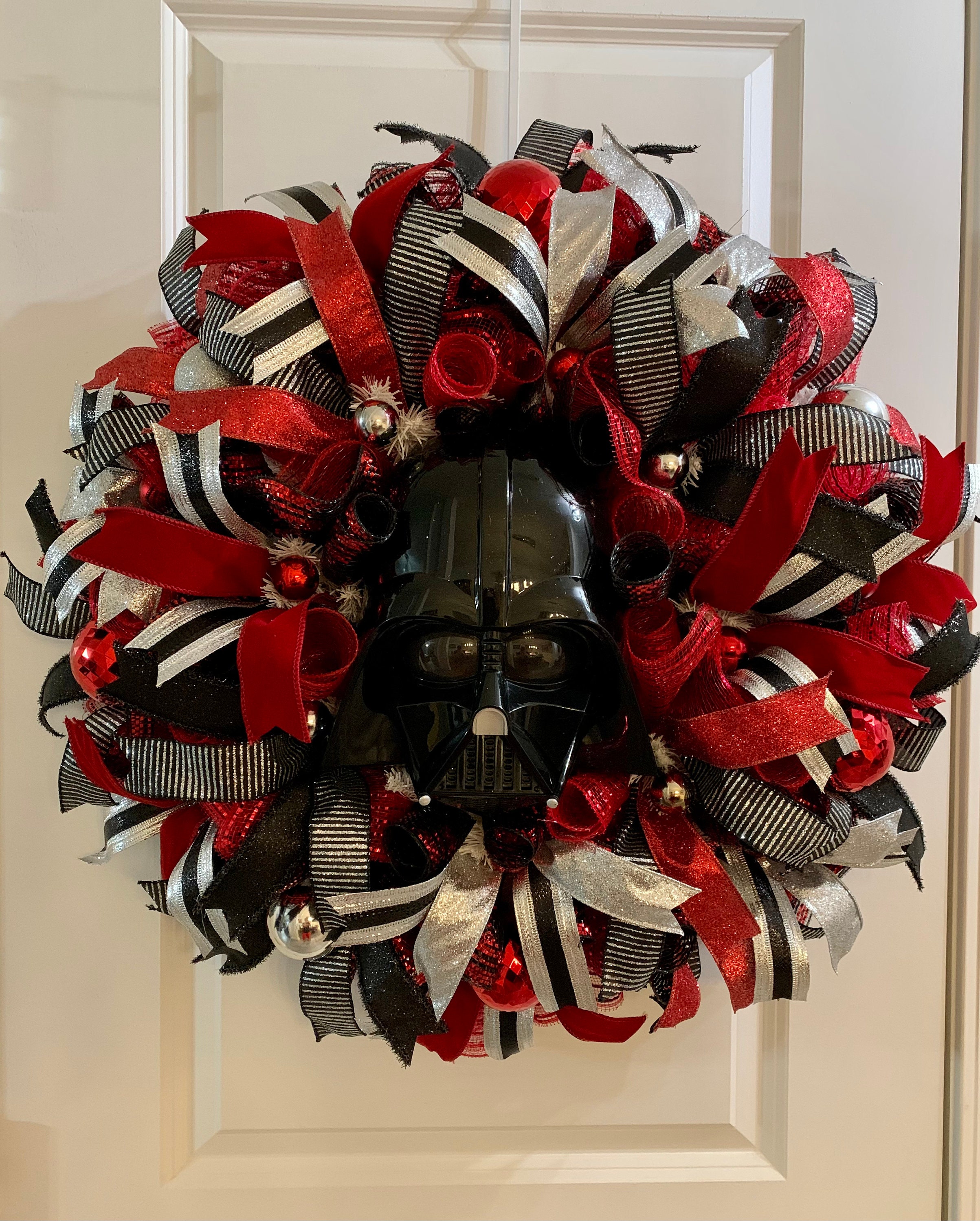 Star Wars Darth Vader Deco Mesh Wreath  Star wars christmas decorations, Star  wars christmas, Christmas gift decorations