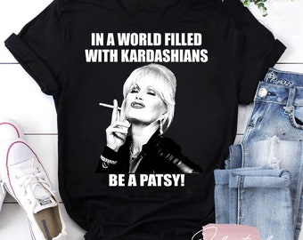 In een wereld vol Kardashians Wees een Patsy T-shirt, wees een Patsy shirt, Patsy Stone shirt, absoluut fantastisch shirt, Ab Fab shirt